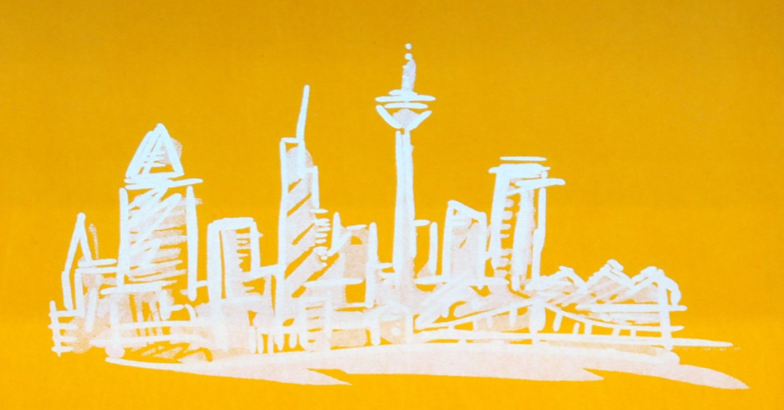 Bild eines mit PERICOAT PR/UV bedruckten gelben Gewebes, das mit UV-Licht angeleuchtet die Skyline von Frankfurt zeigt