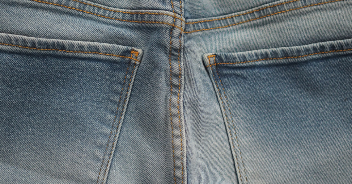 Bild einer mit PERISTAL IGO 75 gebleichten Jeans-Hose